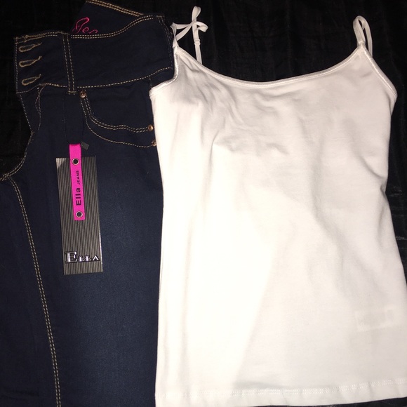🆕Jeans And Top - Picture 1 of 8